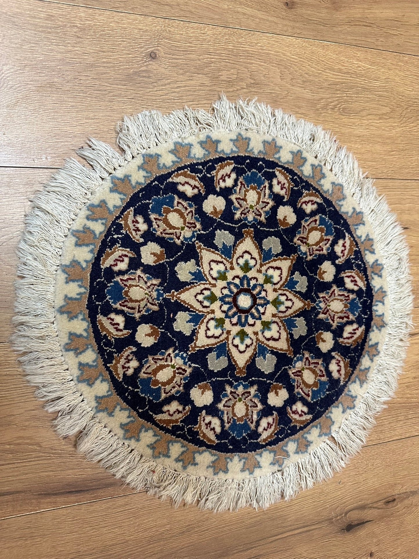 Orientteppich handgeknüpft 45xO cm Nain Seide Rund