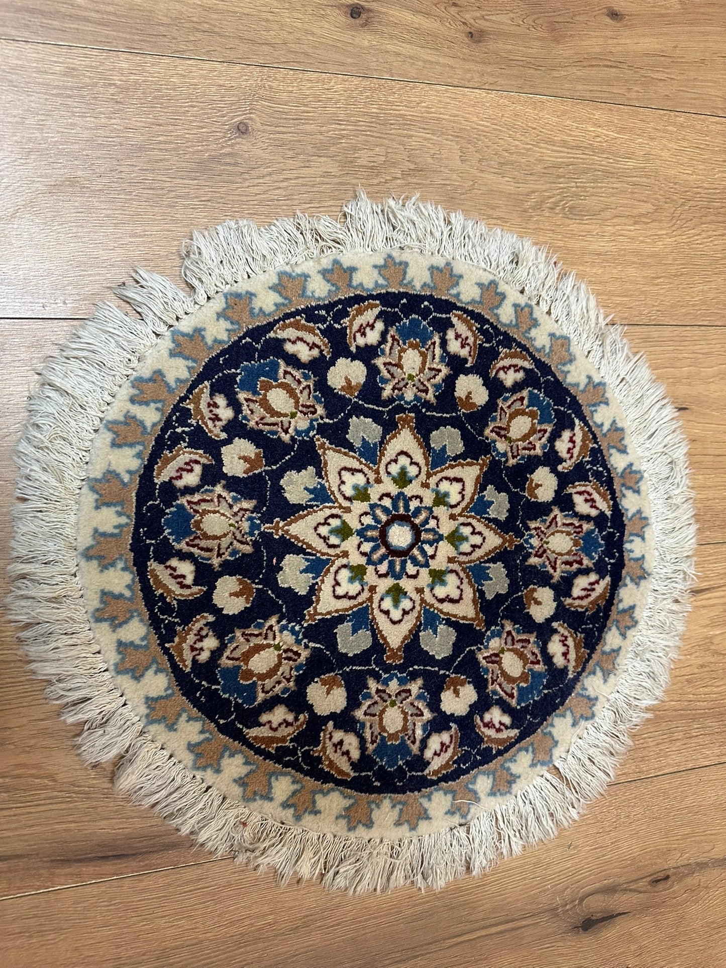 Orientteppich handgeknüpft 45xO cm Nain Seide Rund