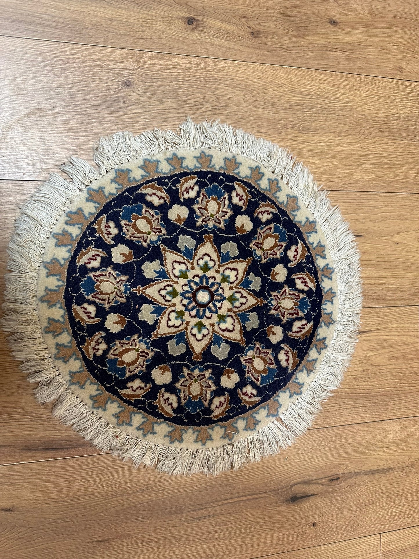 Orientteppich handgeknüpft 45xO cm Nain Seide Rund