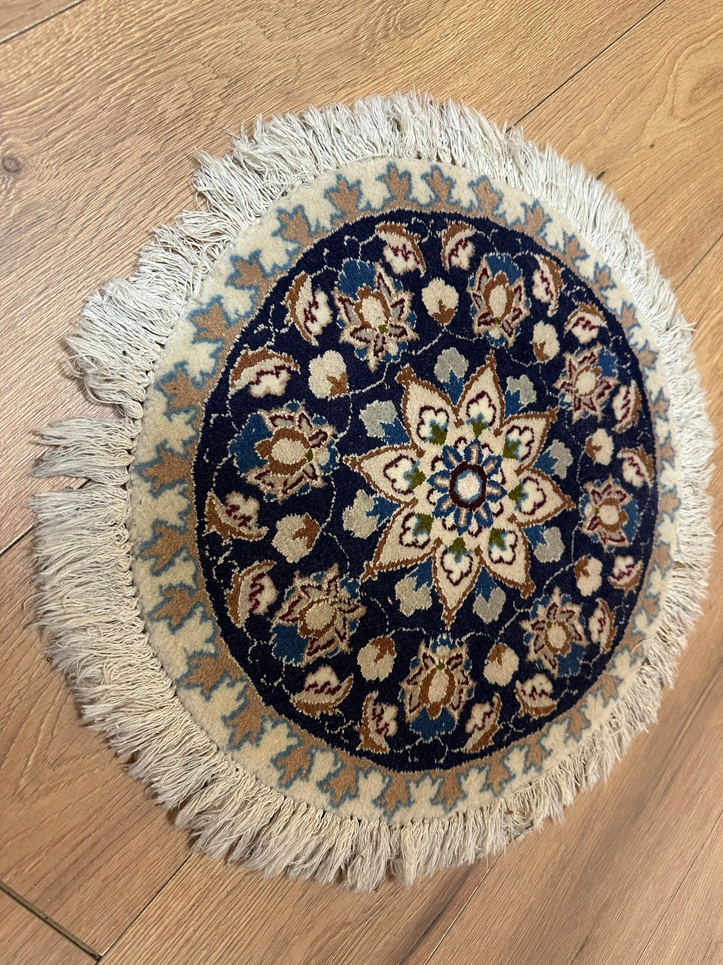 Orientteppich handgeknüpft 45xO cm Nain Seide Rund