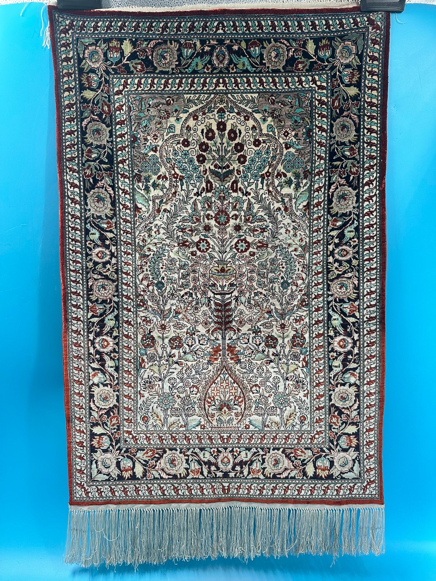Orientteppich handgeknüpft 96x62 cm Hereke Seide auf Seide