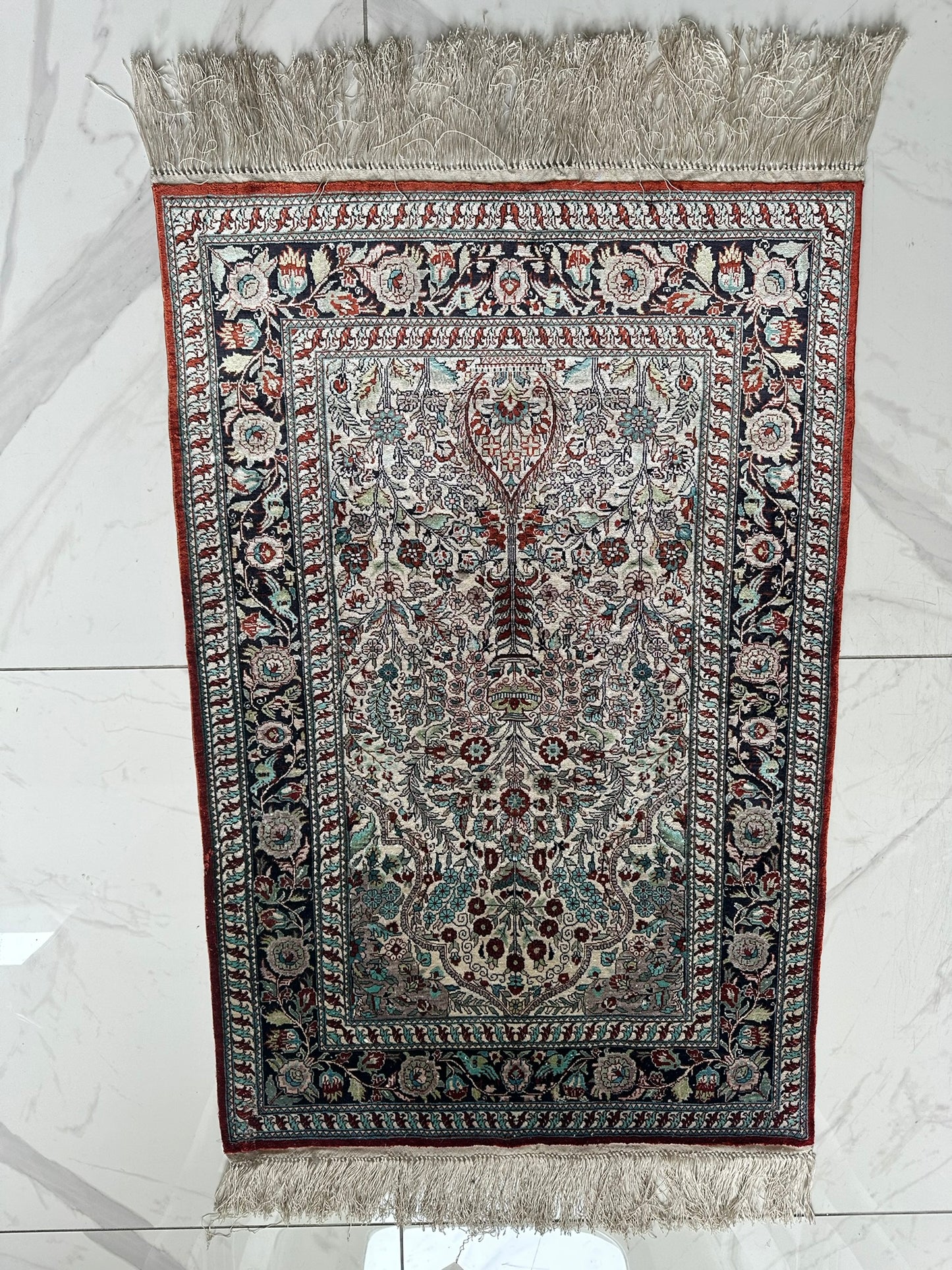 Orientteppich handgeknüpft 96x62 cm Hereke Seide auf Seide