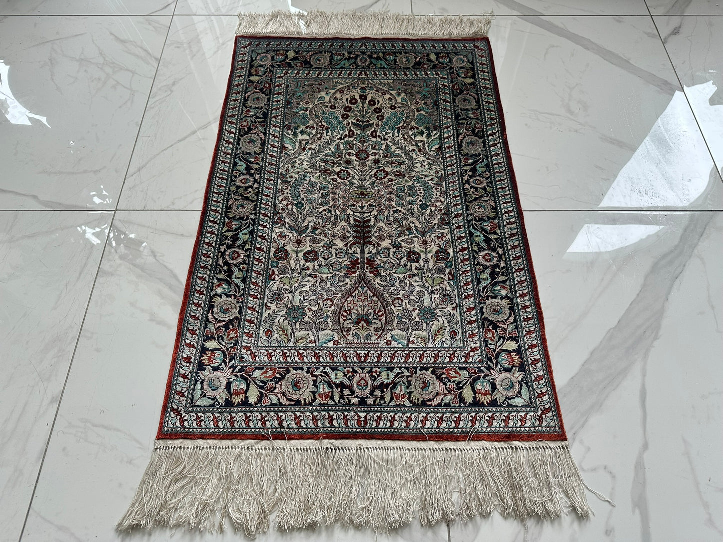 Orientteppich handgeknüpft 96x62 cm Hereke Seide auf Seide