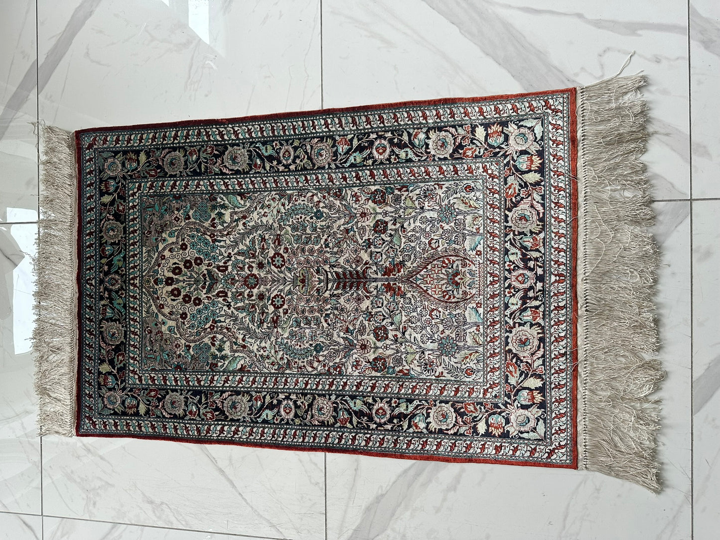 Orientteppich handgeknüpft 96x62 cm Hereke Seide auf Seide