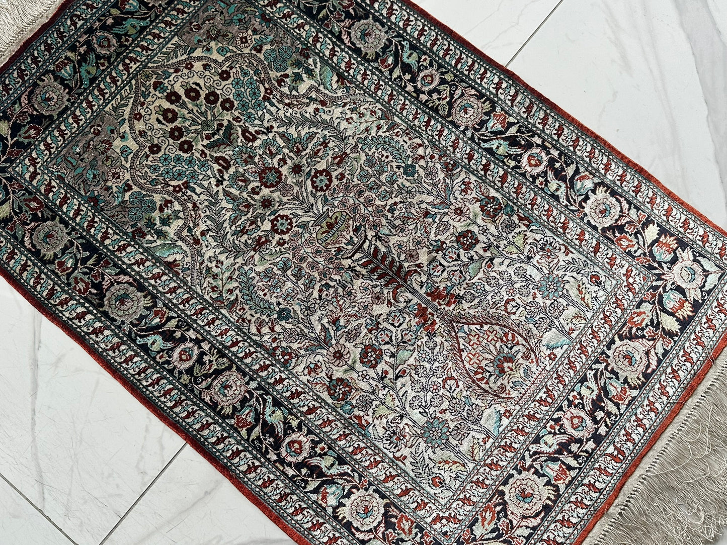 Orientteppich handgeknüpft 96x62 cm Hereke Seide auf Seide