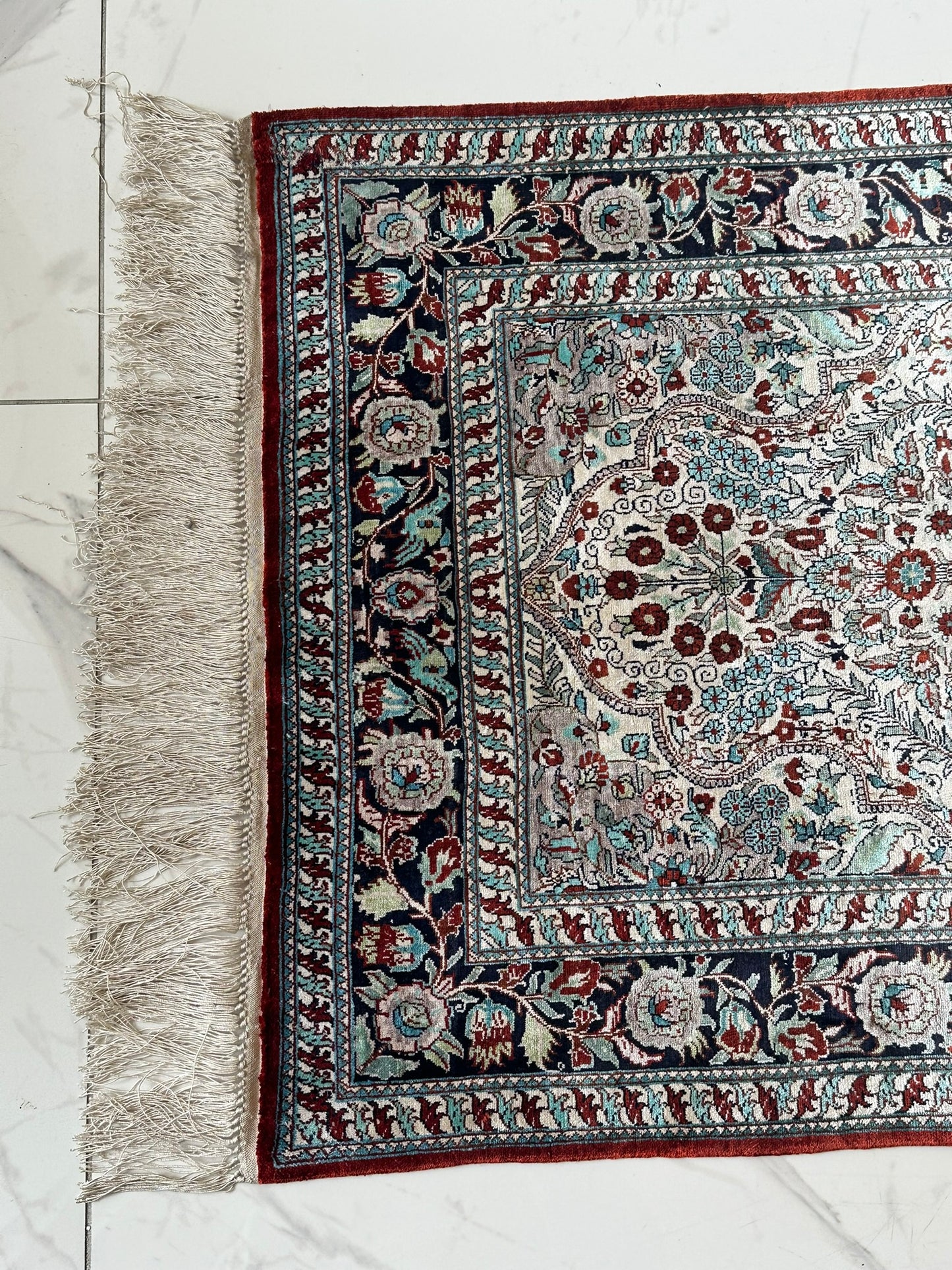 Orientteppich handgeknüpft 96x62 cm Hereke Seide auf Seide