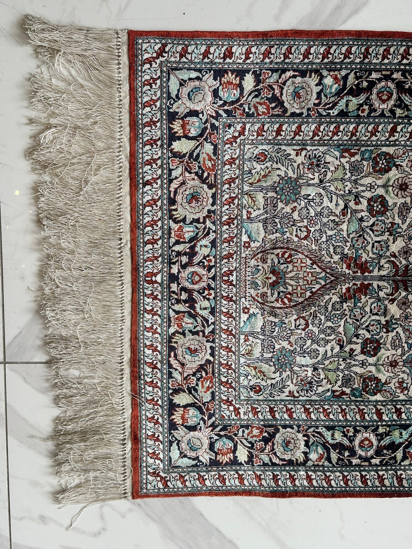 Orientteppich handgeknüpft 96x62 cm Hereke Seide auf Seide