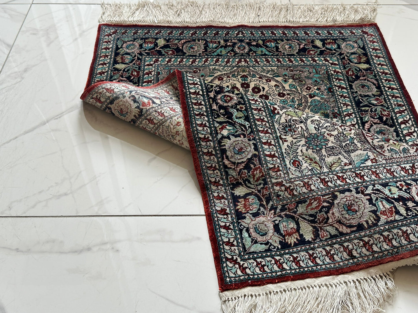 Orientteppich handgeknüpft 96x62 cm Hereke Seide auf Seide