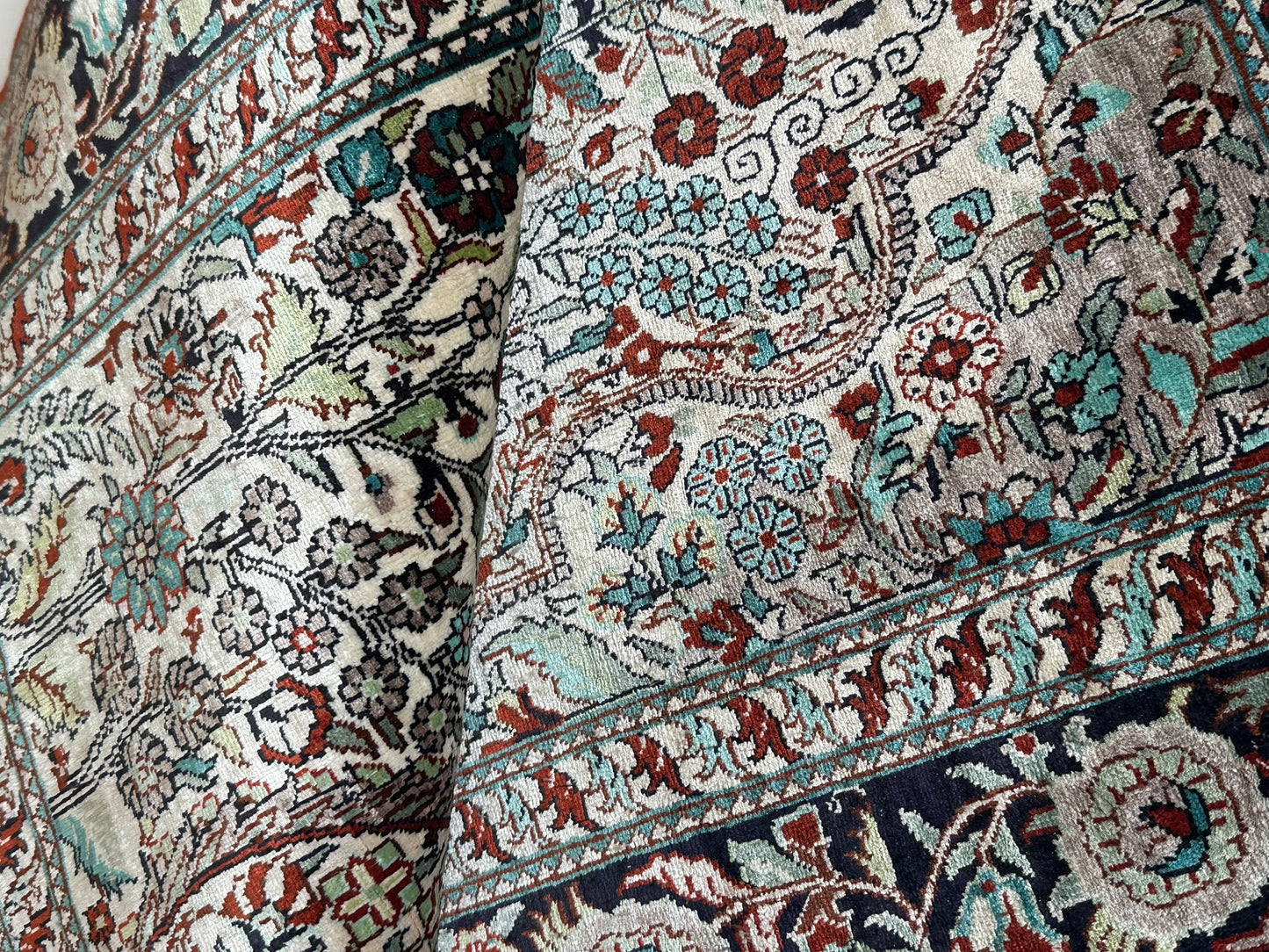 Orientteppich handgeknüpft 96x62 cm Hereke Seide auf Seide
