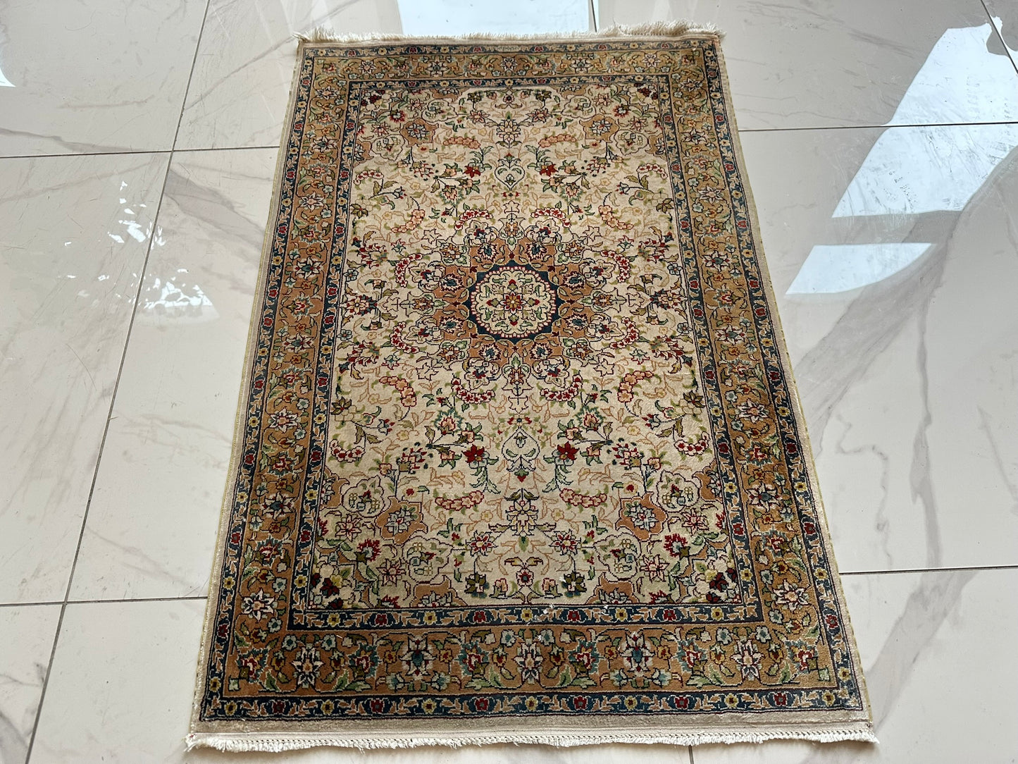 Orientteppich handgeknüpft 94x63 cm Hereke Seide auf Seide