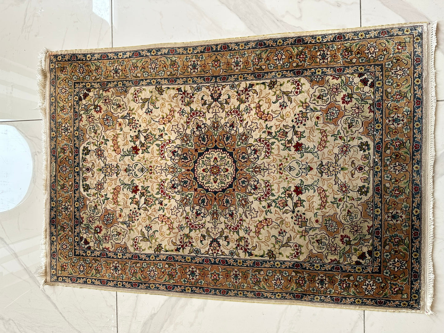 Orientteppich handgeknüpft 94x63 cm Hereke Seide auf Seide