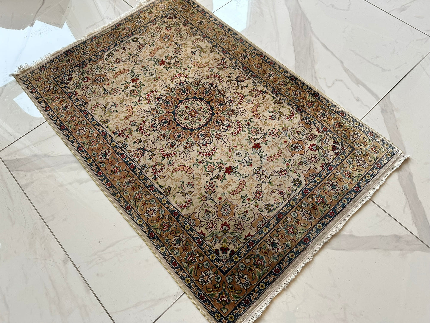 Orientteppich handgeknüpft 94x63 cm Hereke Seide auf Seide