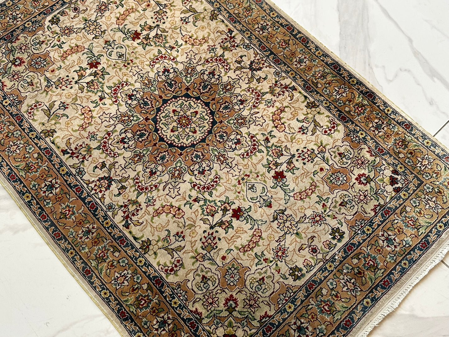 Orientteppich handgeknüpft 94x63 cm Hereke Seide auf Seide