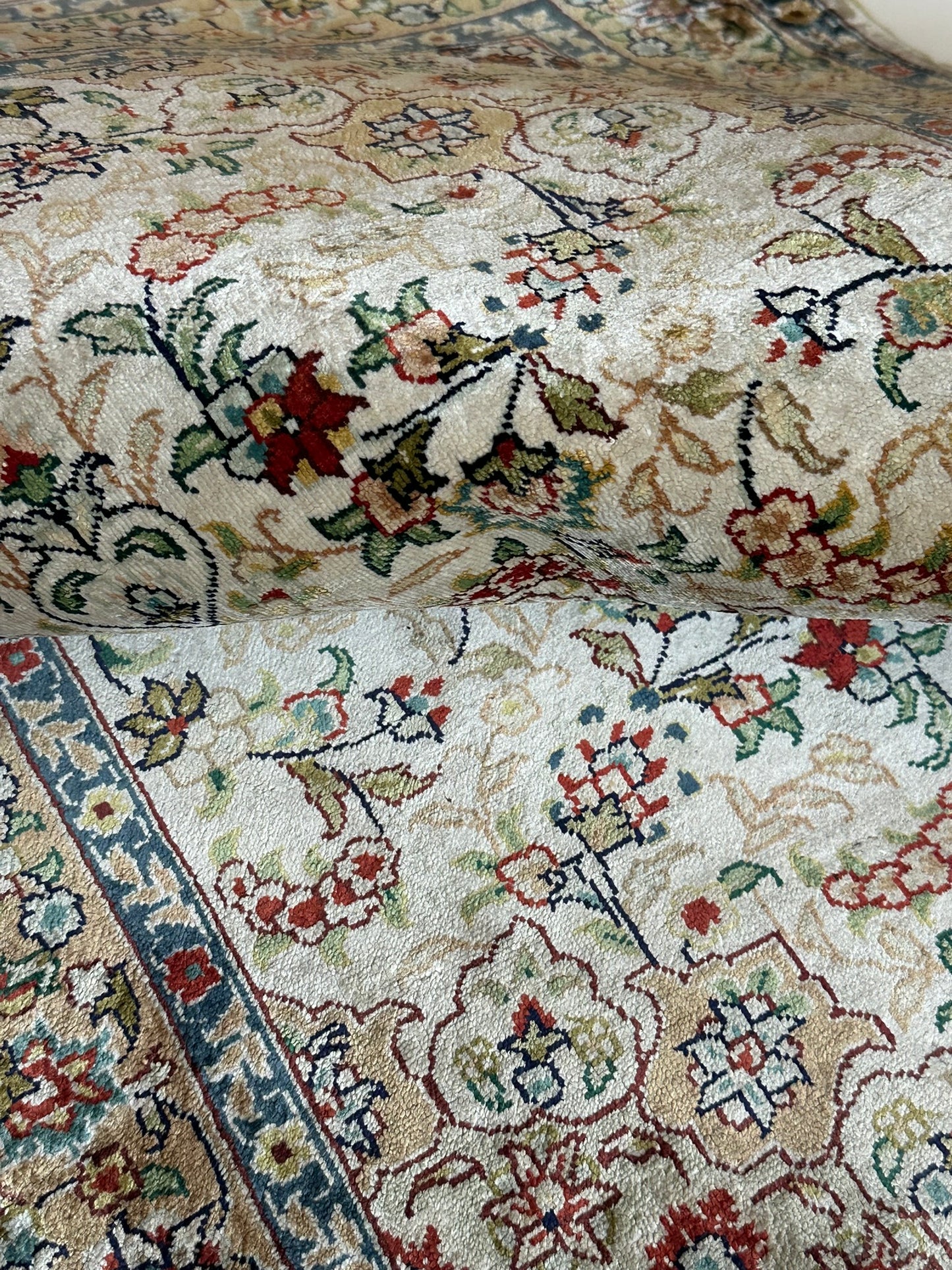 Orientteppich handgeknüpft 94x63 cm Hereke Seide auf Seide