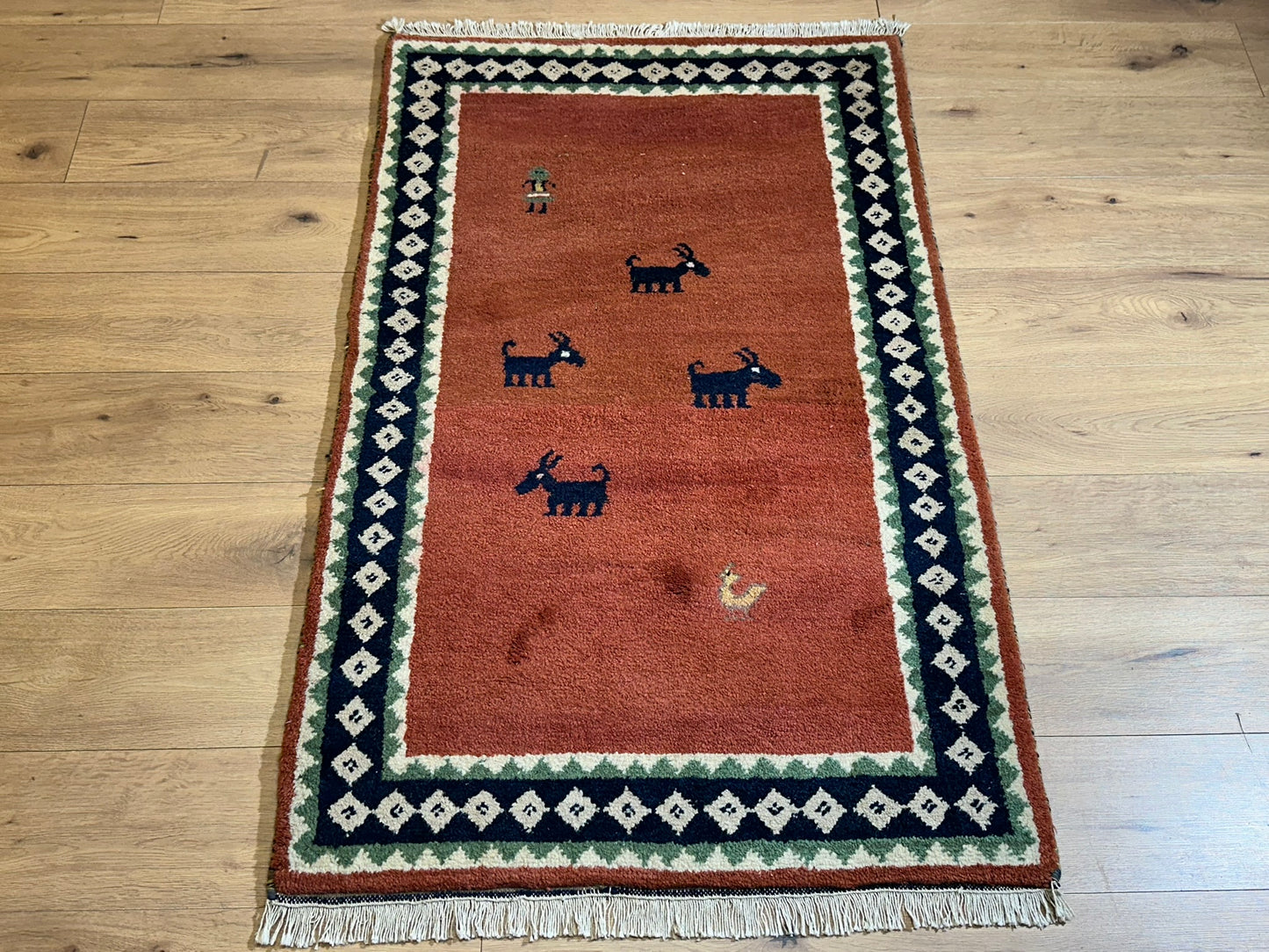 Indischer Gabbeh Teppich Handgeknüpft Rostrot Tiermotive 150x93 cm