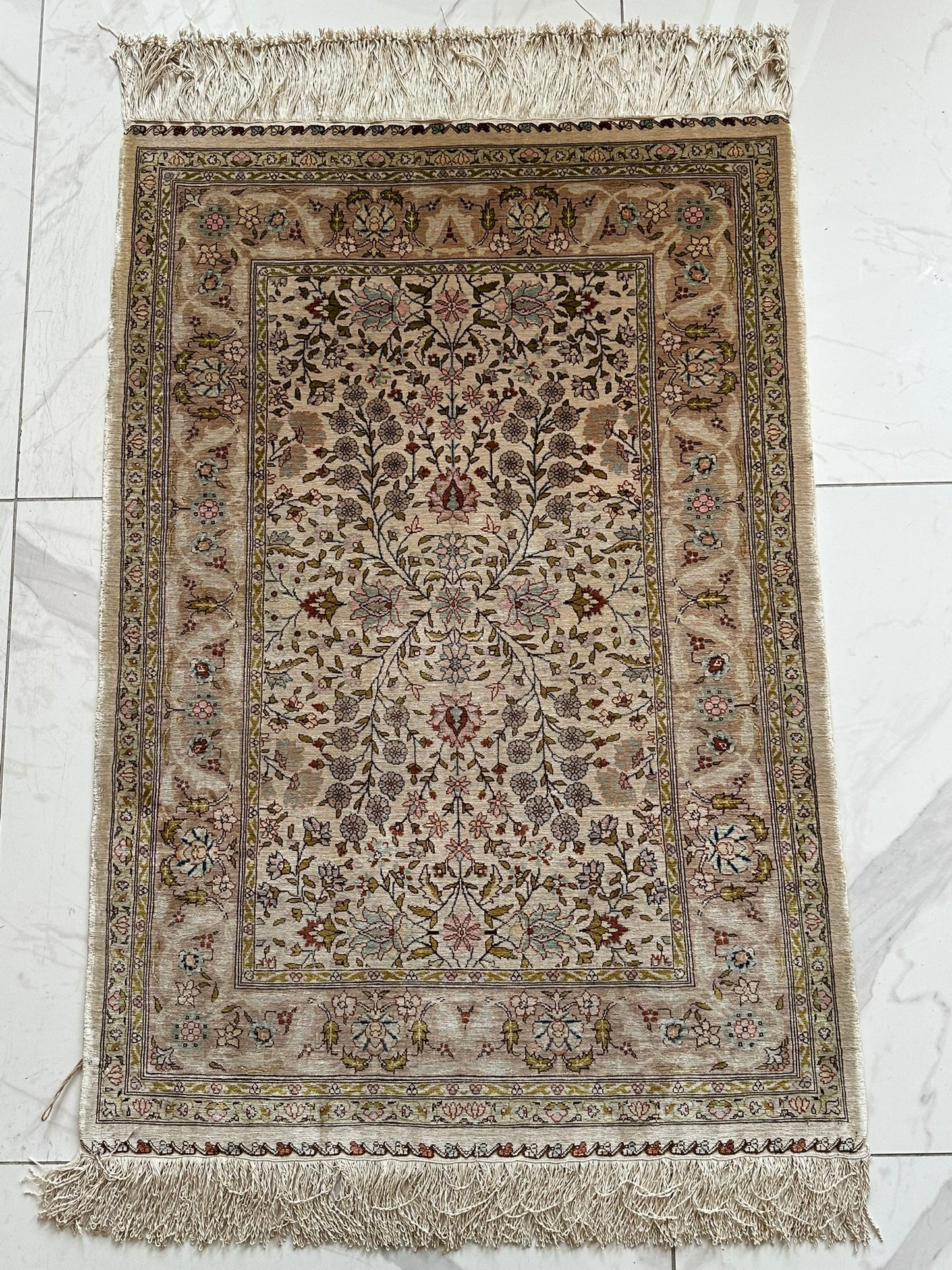 Orientteppich handgeknüpft 100x68 cm Hereke Seide auf Seide
