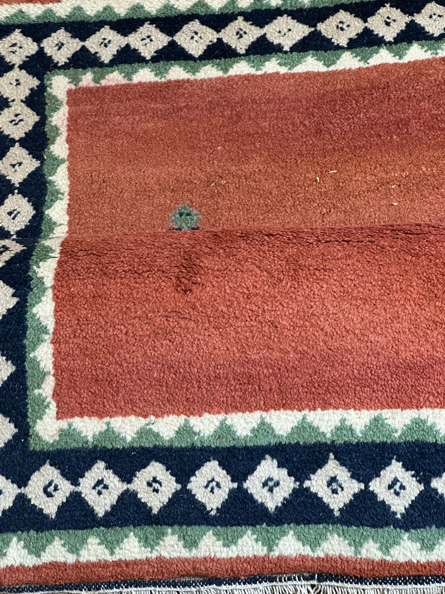 Indischer Gabbeh Teppich Handgeknüpft Rostrot Tiermotive 150x93 cm