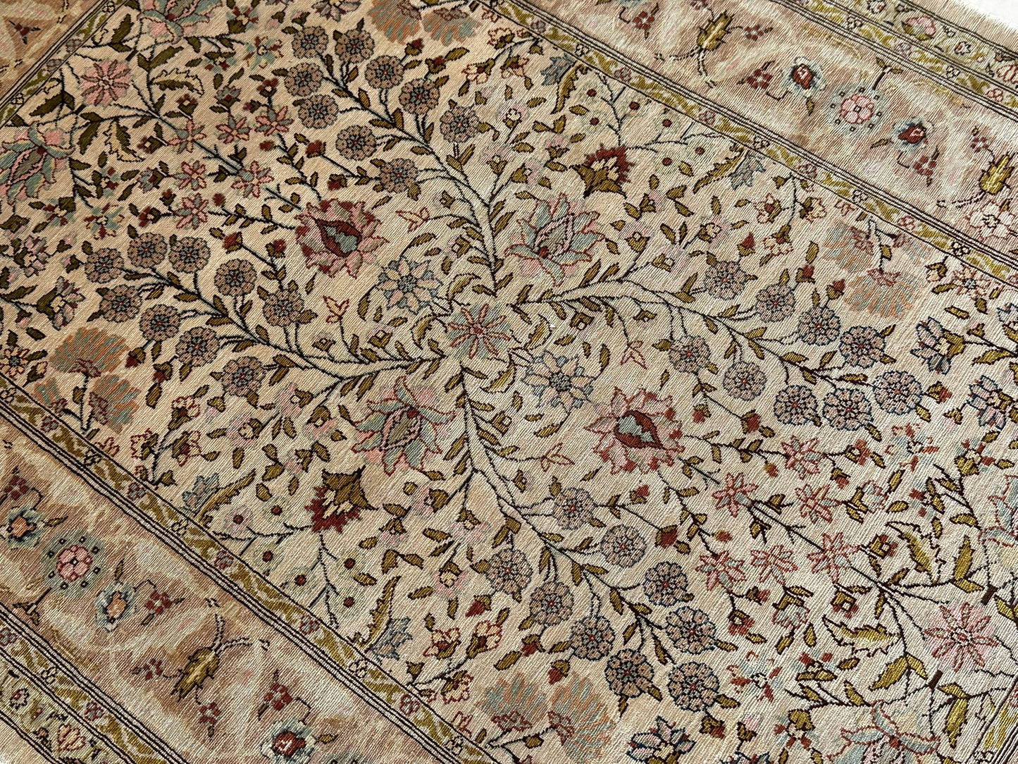 Orientteppich handgeknüpft 100x68 cm Hereke Seide auf Seide