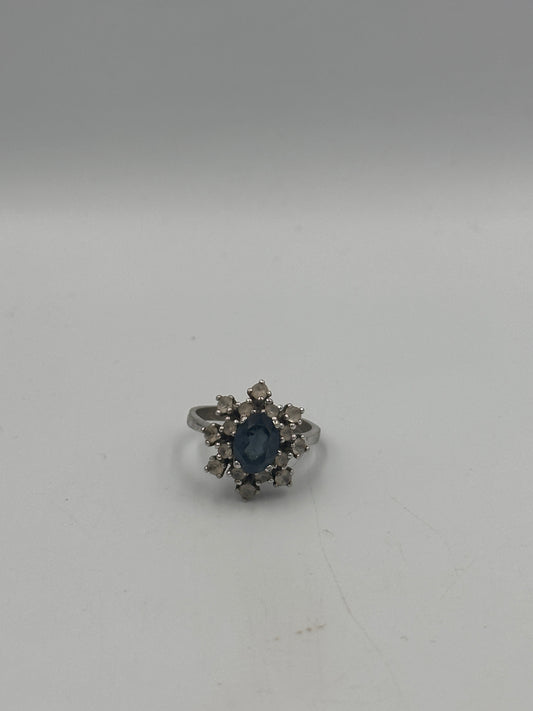 Sehr Schicker 925 Silberring mit Blauem Edelstein und Zirkonien