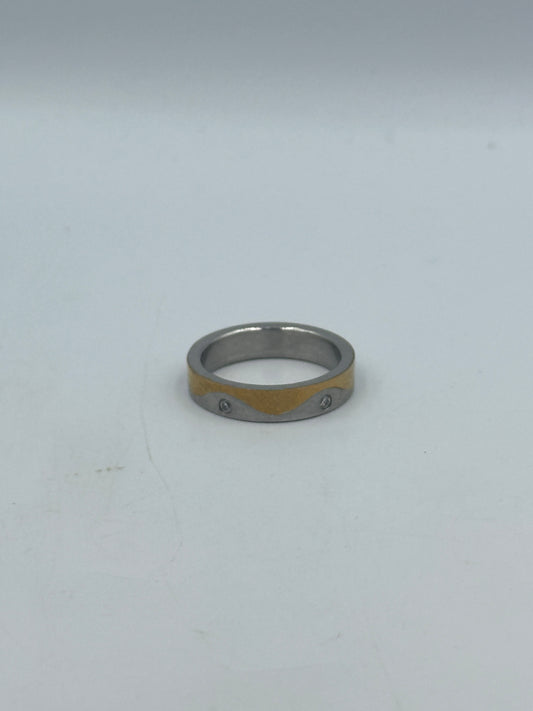 Eleganter Bicolor-Ring mit Zirkonia-Steinen Ringgröße: 57