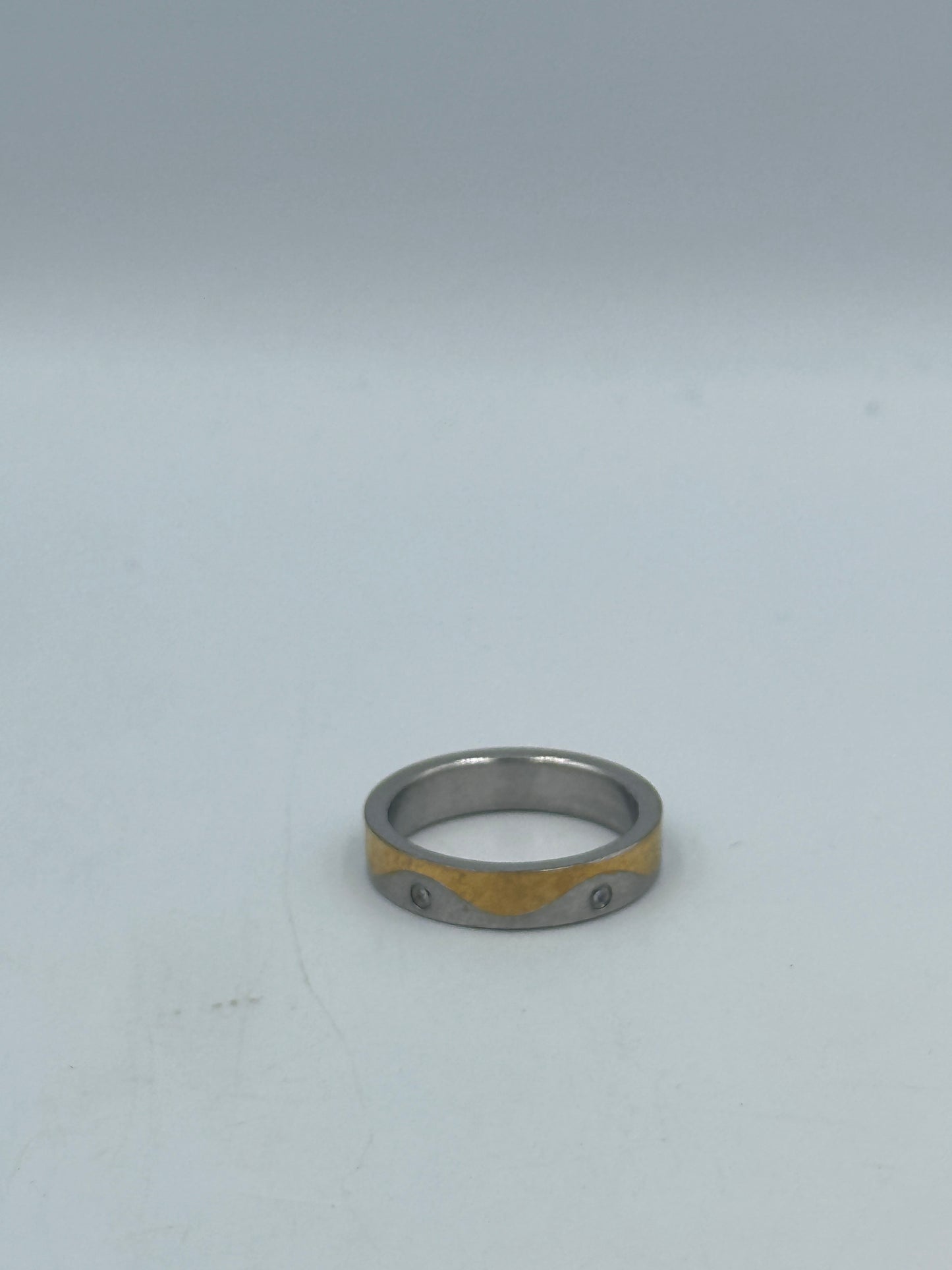 Eleganter Bicolor-Ring mit Zirkonia-Steinen Ringgröße: 57