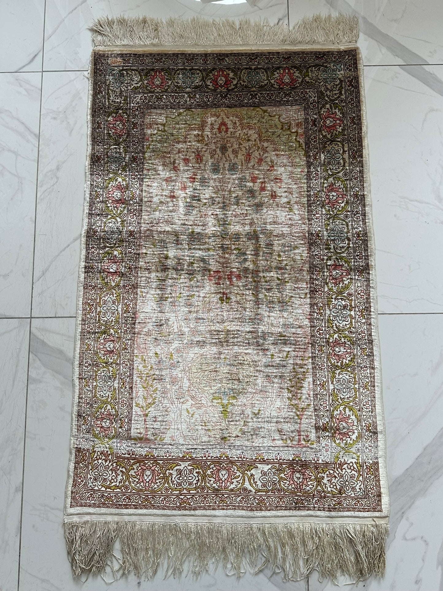 Orientteppich handgeknüpft Hereke 110x68 cm Seide auf Seide