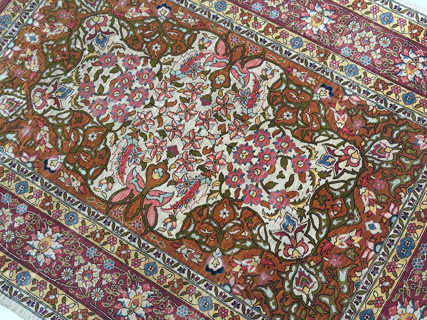 Orientteppich handgeknüpft Hereke 116x84 cm Seide auf Seide