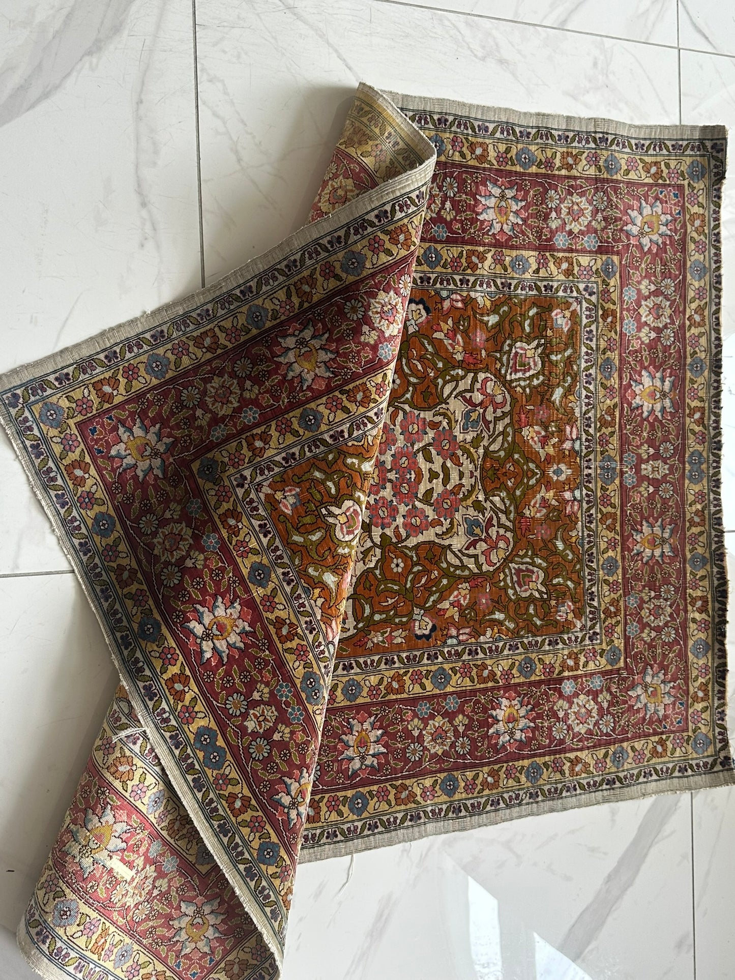 Orientteppich handgeknüpft Hereke 116x84 cm Seide auf Seide