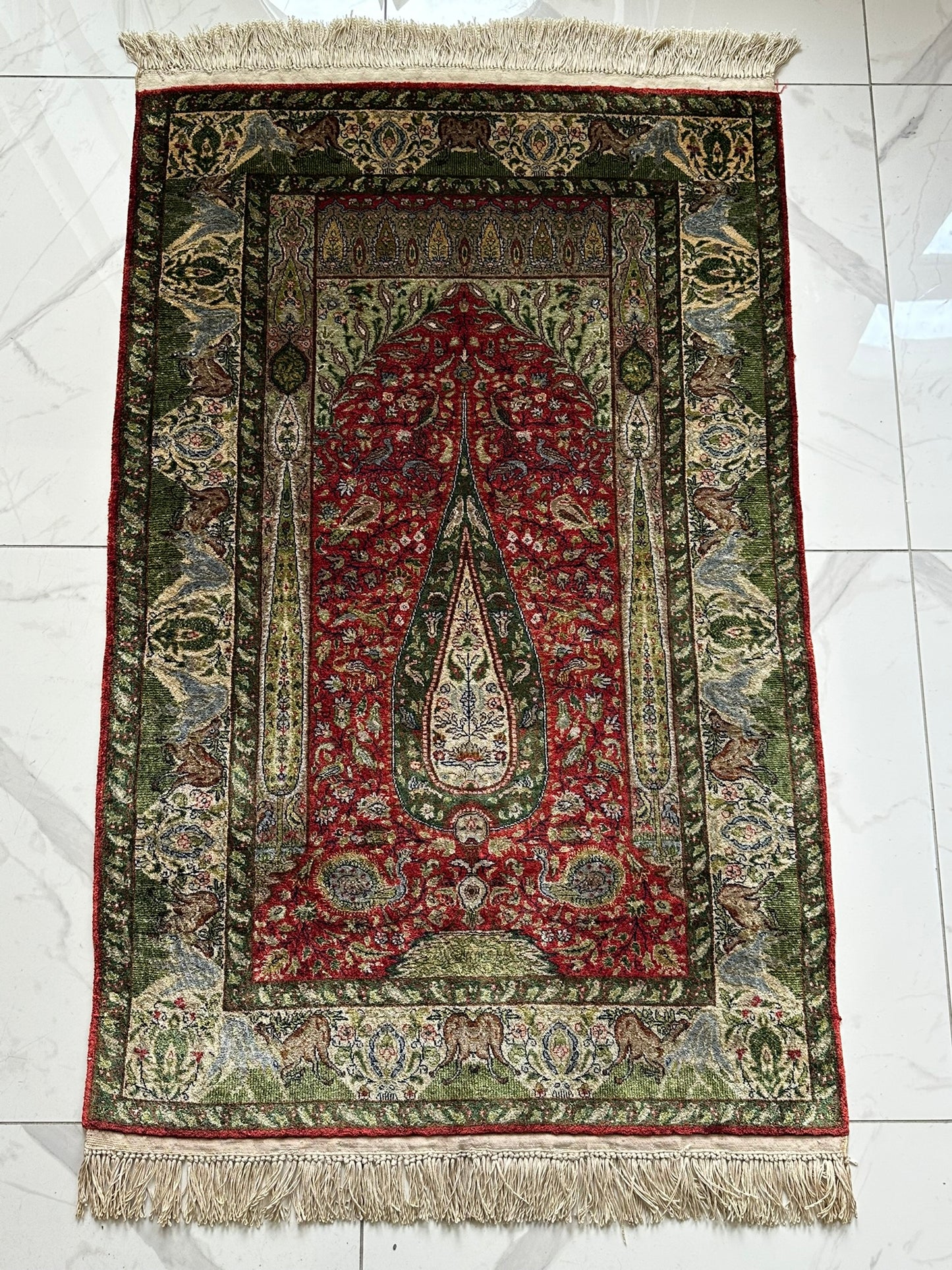 Orientteppich handgeknüpft Hereke 125x78 cm Seide auf Seide