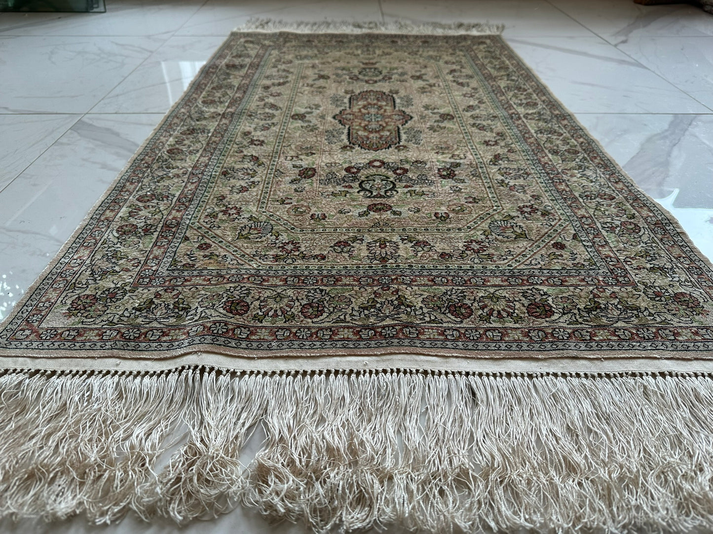 Orientteppich handgeknüpft Hereke 127x77 cm Seide auf Seide