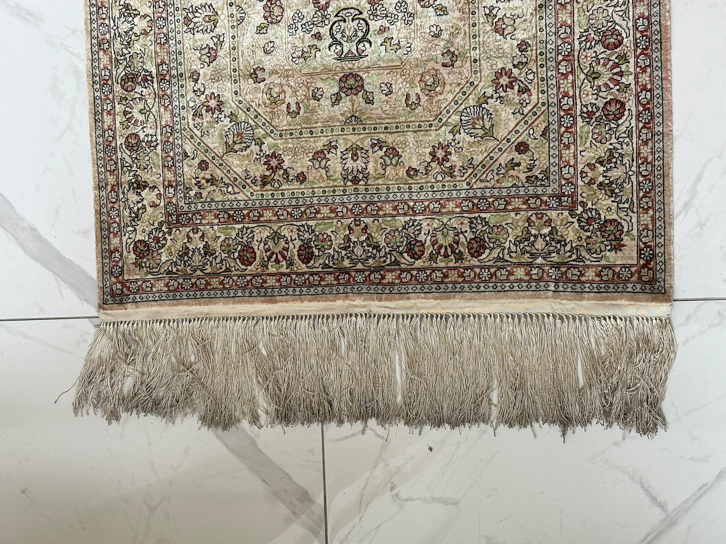 Orientteppich handgeknüpft Hereke 127x77 cm Seide auf Seide