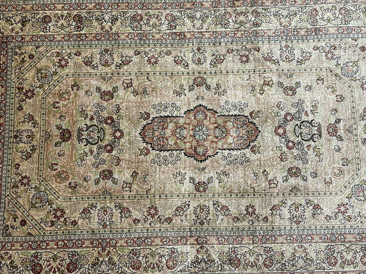 Orientteppich handgeknüpft Hereke 127x77 cm Seide auf Seide