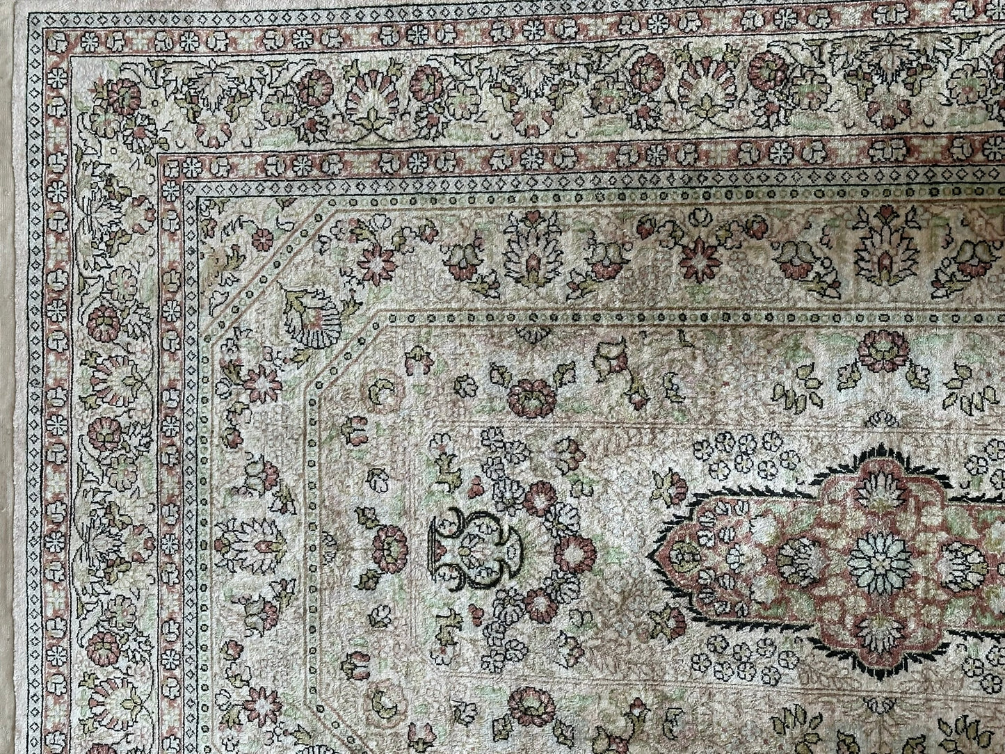 Orientteppich handgeknüpft Hereke 127x77 cm Seide auf Seide