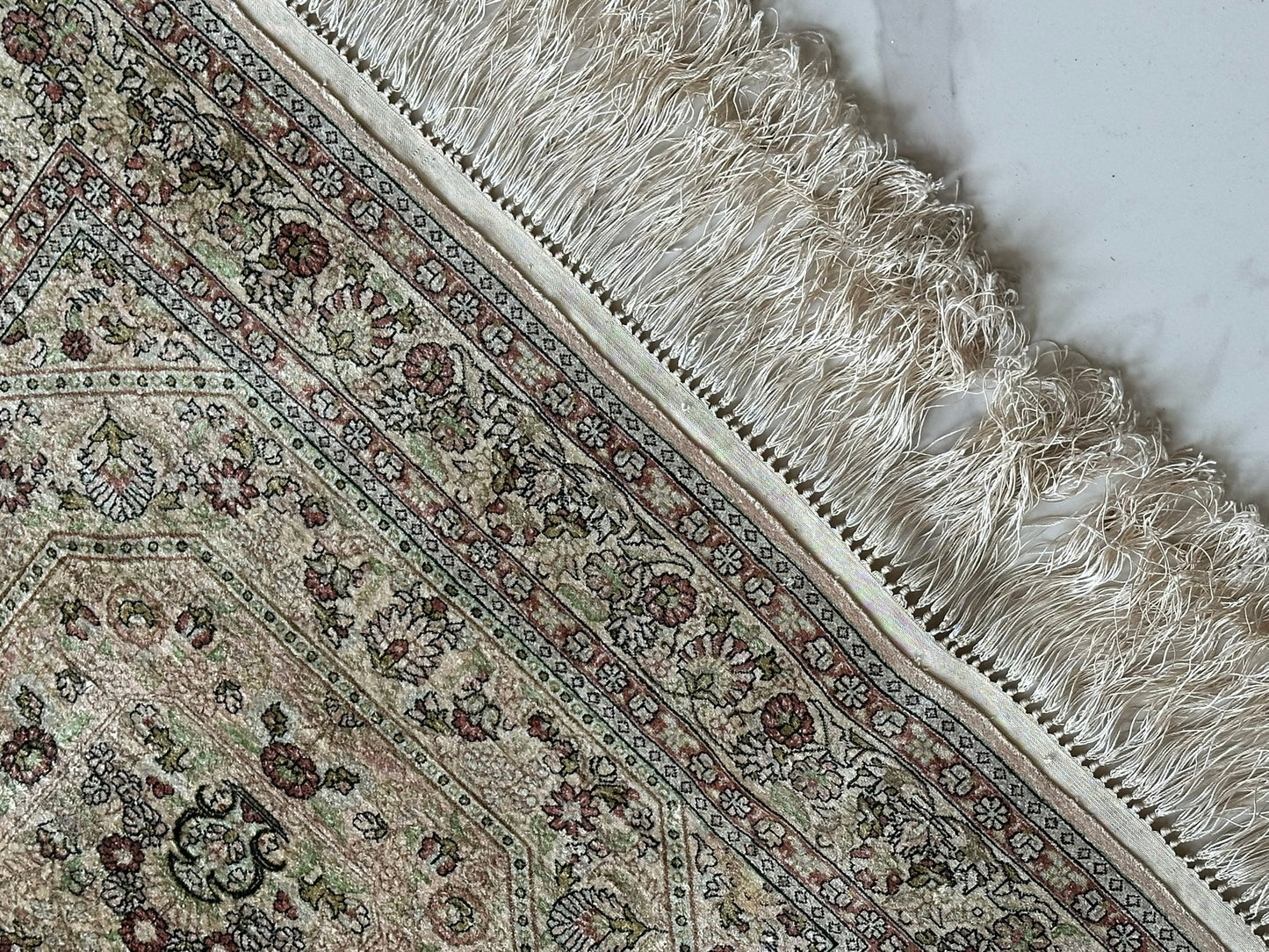 Orientteppich handgeknüpft Hereke 127x77 cm Seide auf Seide