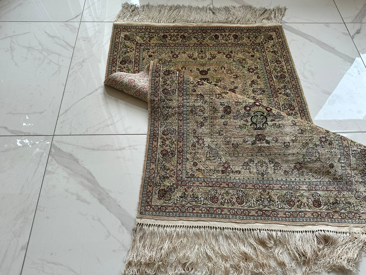 Orientteppich handgeknüpft Hereke 127x77 cm Seide auf Seide