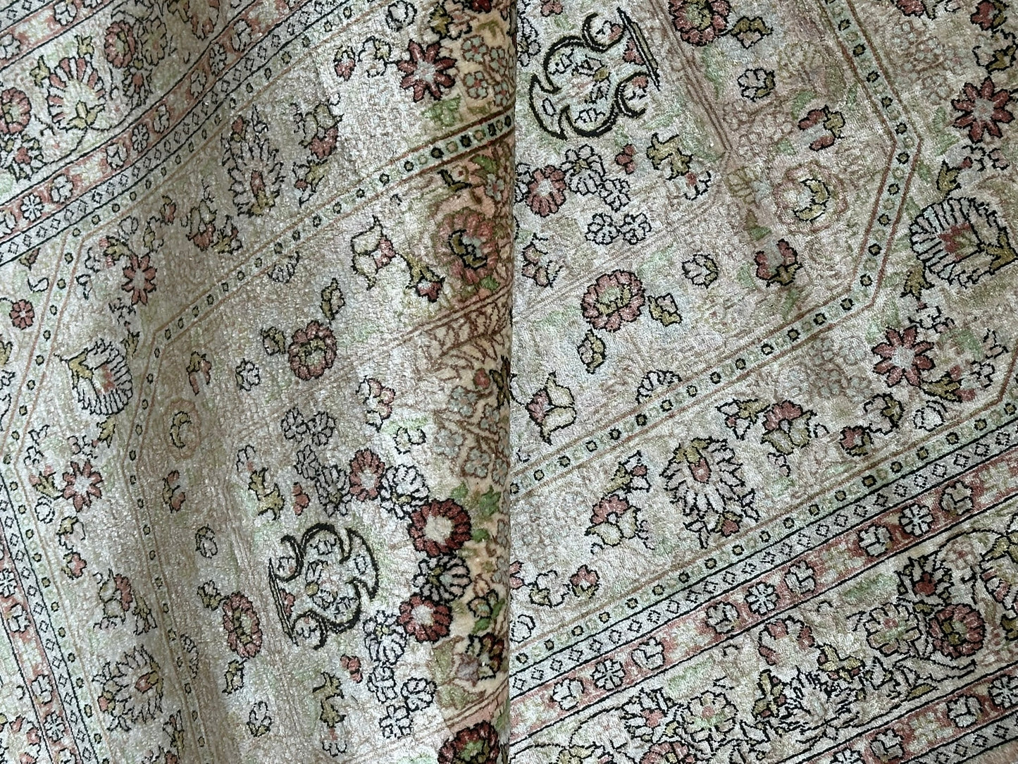 Orientteppich handgeknüpft Hereke 127x77 cm Seide auf Seide