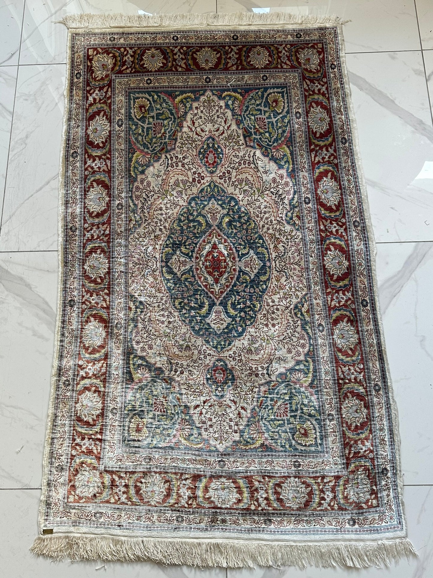 Orientteppich handgeknüpft Hereke 145x85 cm Seide auf Seide