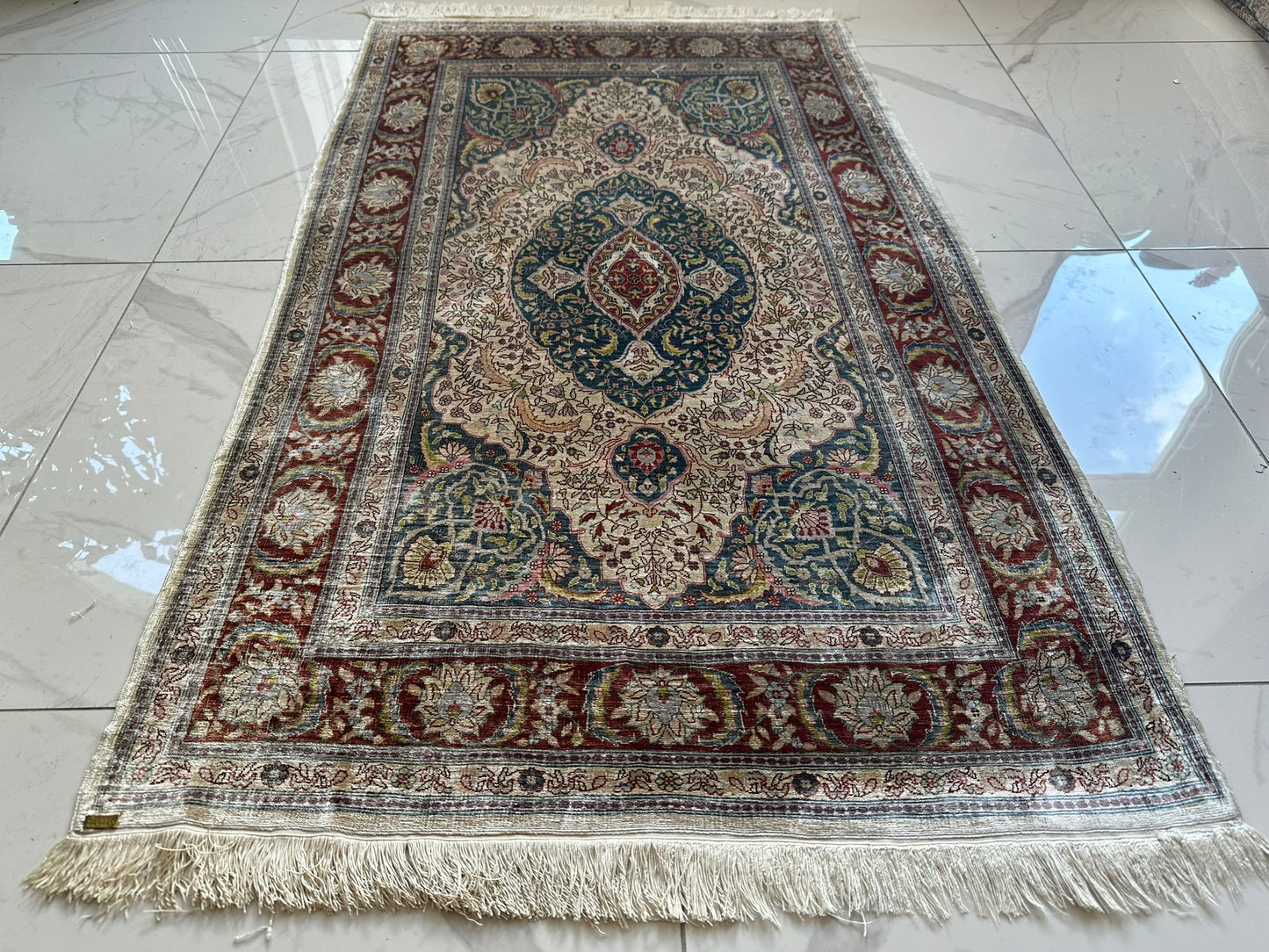 Orientteppich handgeknüpft Hereke 145x85 cm Seide auf Seide