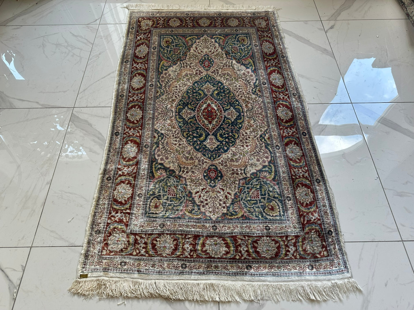Orientteppich handgeknüpft Hereke 145x85 cm Seide auf Seide