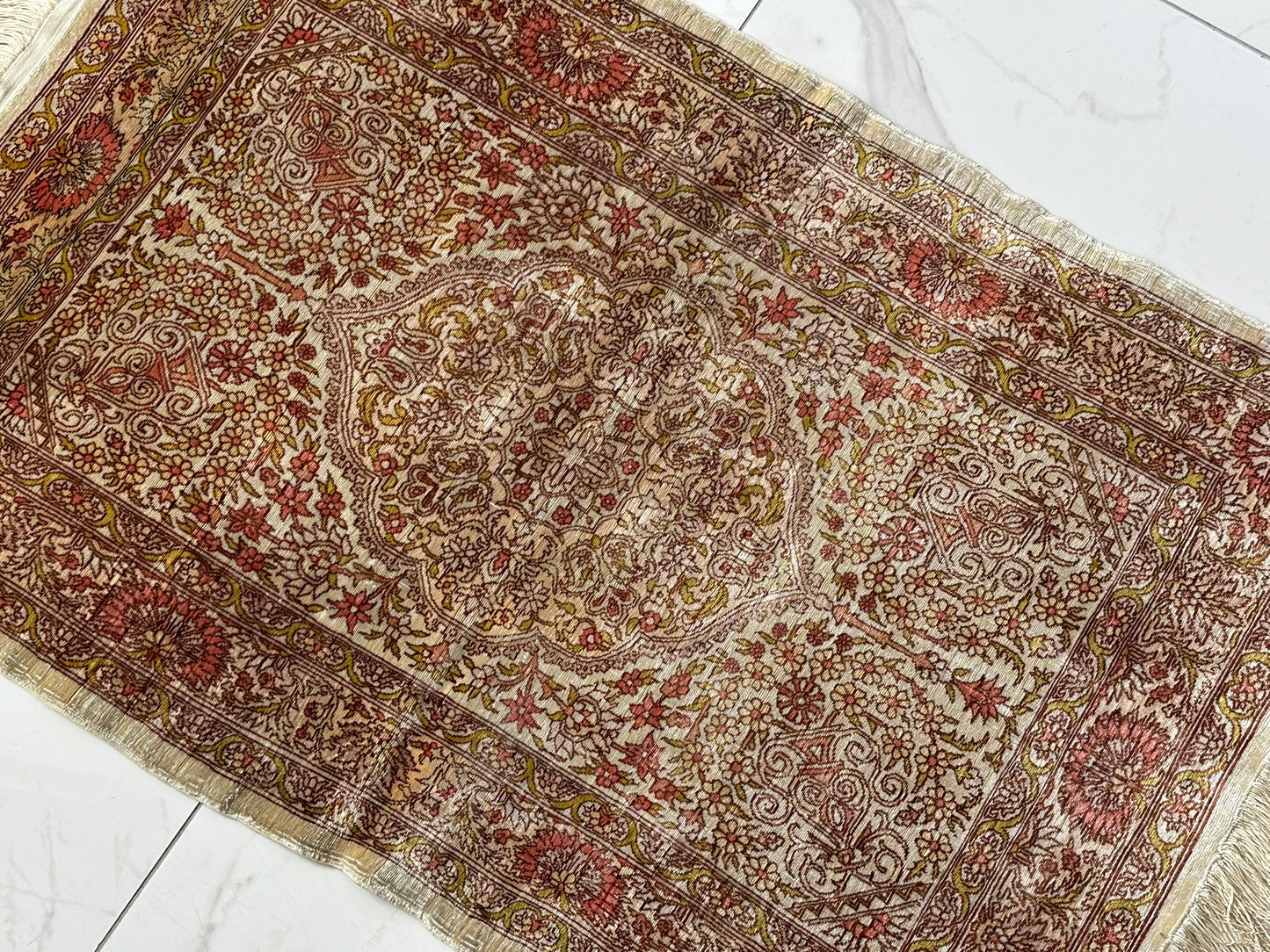 Orientteppich handgeknüpft 142x92 cm Hereke Seide auf seide