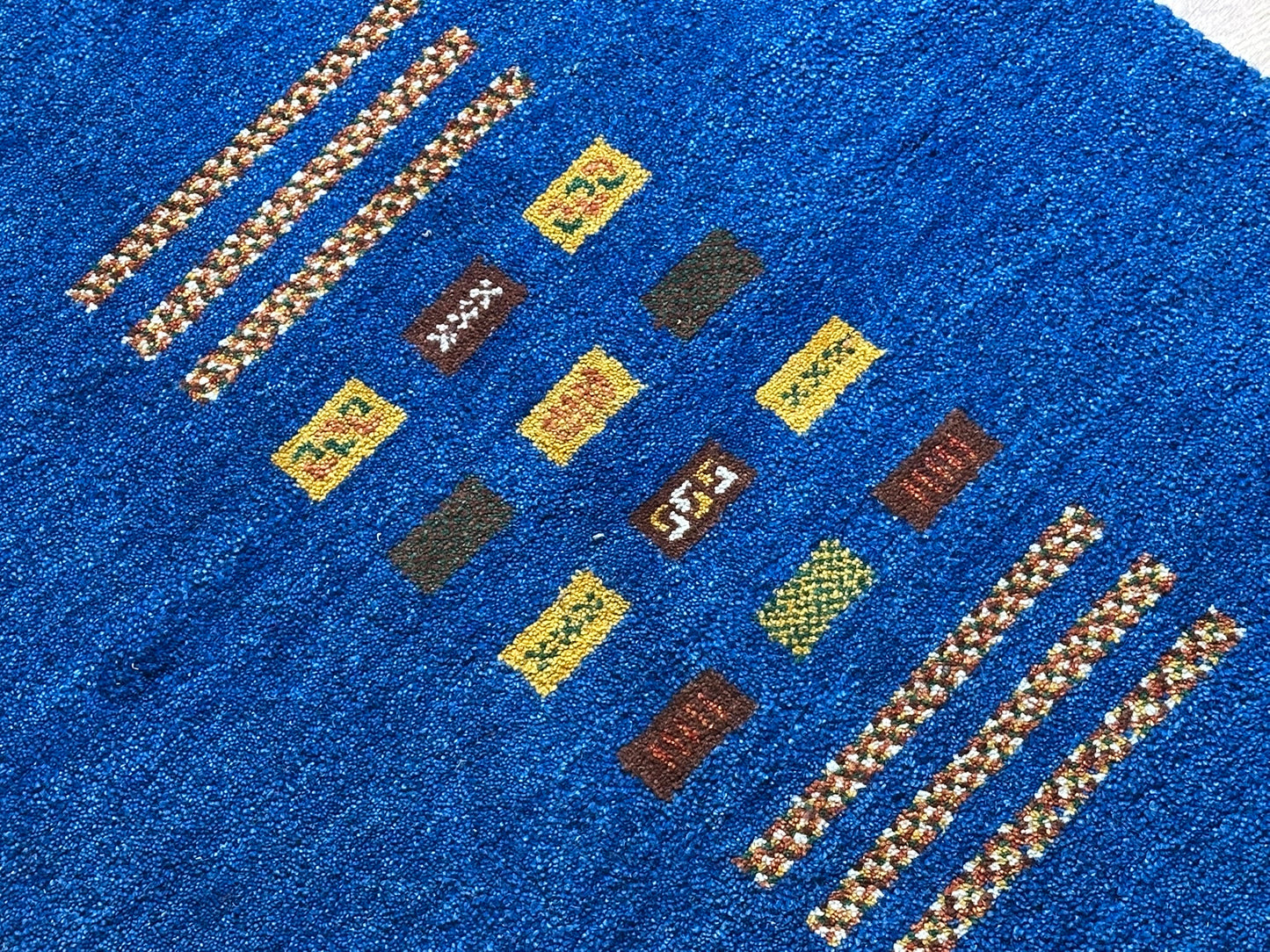 Moderner Gabbeh Teppich handgeknüpft 158x90 cm