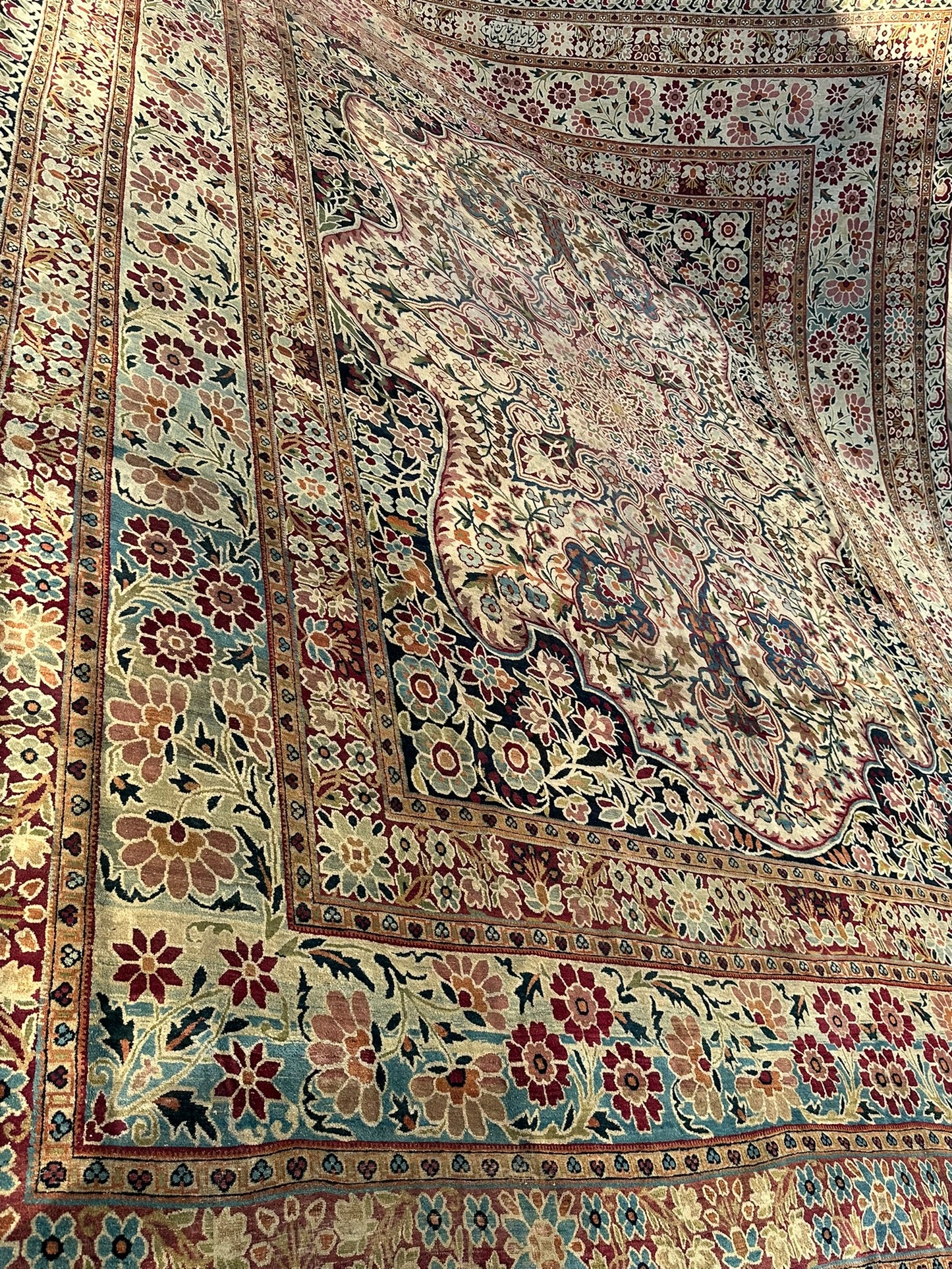 Antiker Orientteppich Handgeknüpft Agra Naturfarben 540x435 cm Signiert