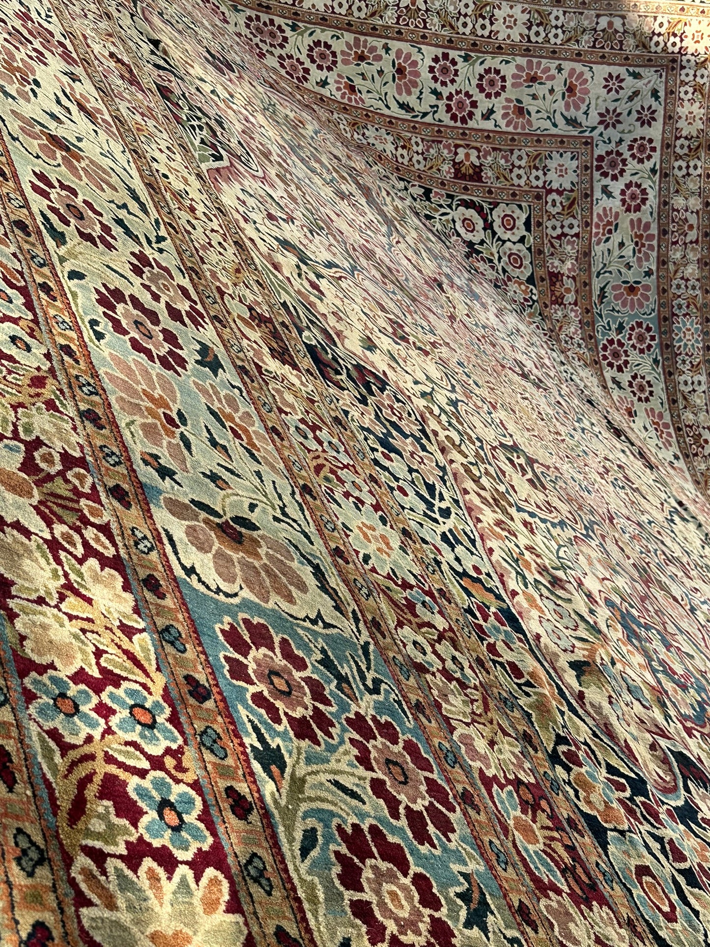 Antiker Orientteppich Handgeknüpft Agra Naturfarben 540x435 cm Signiert
