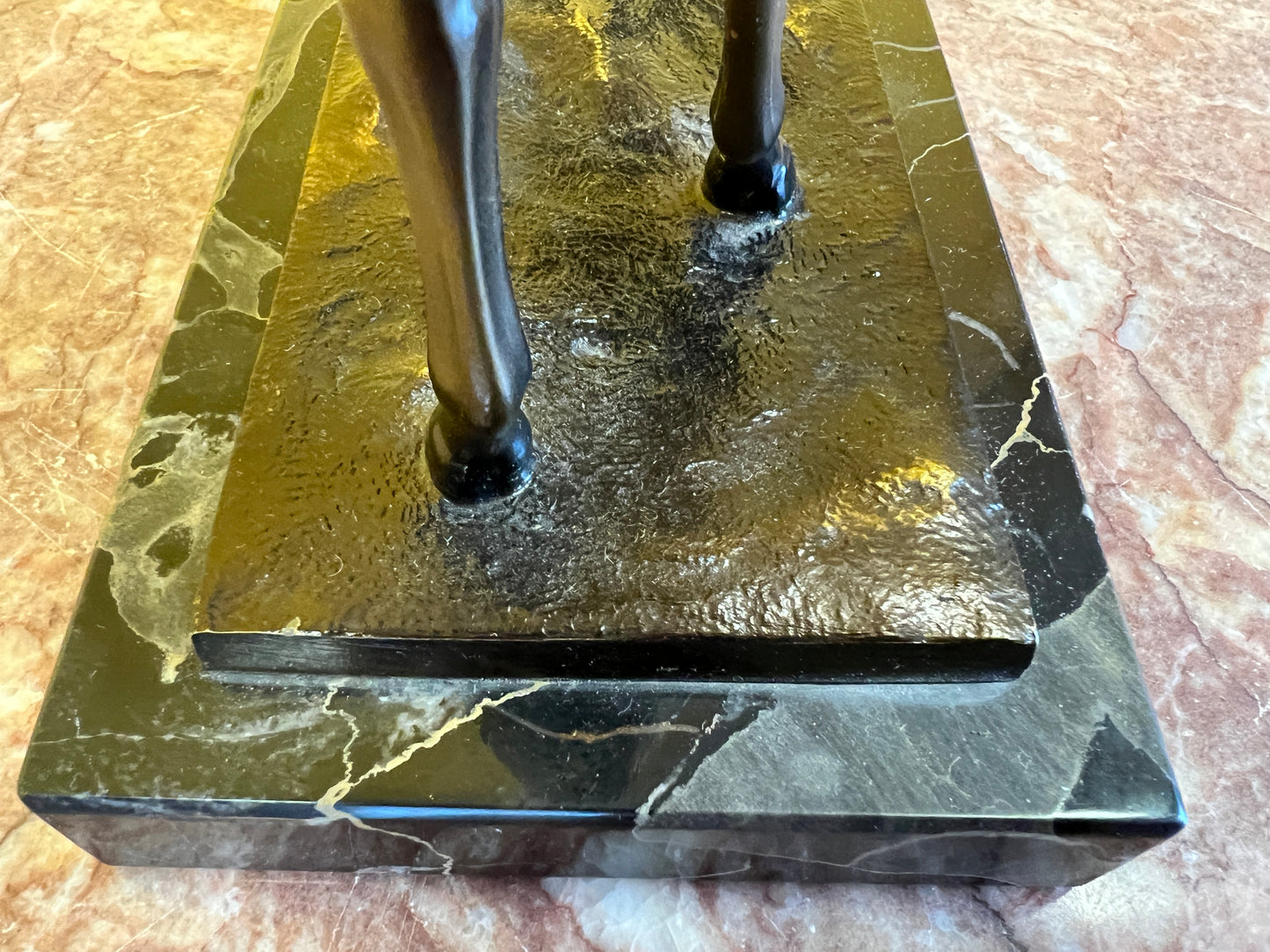 Anmut in Bronze: Jugendstil Pferd Figur