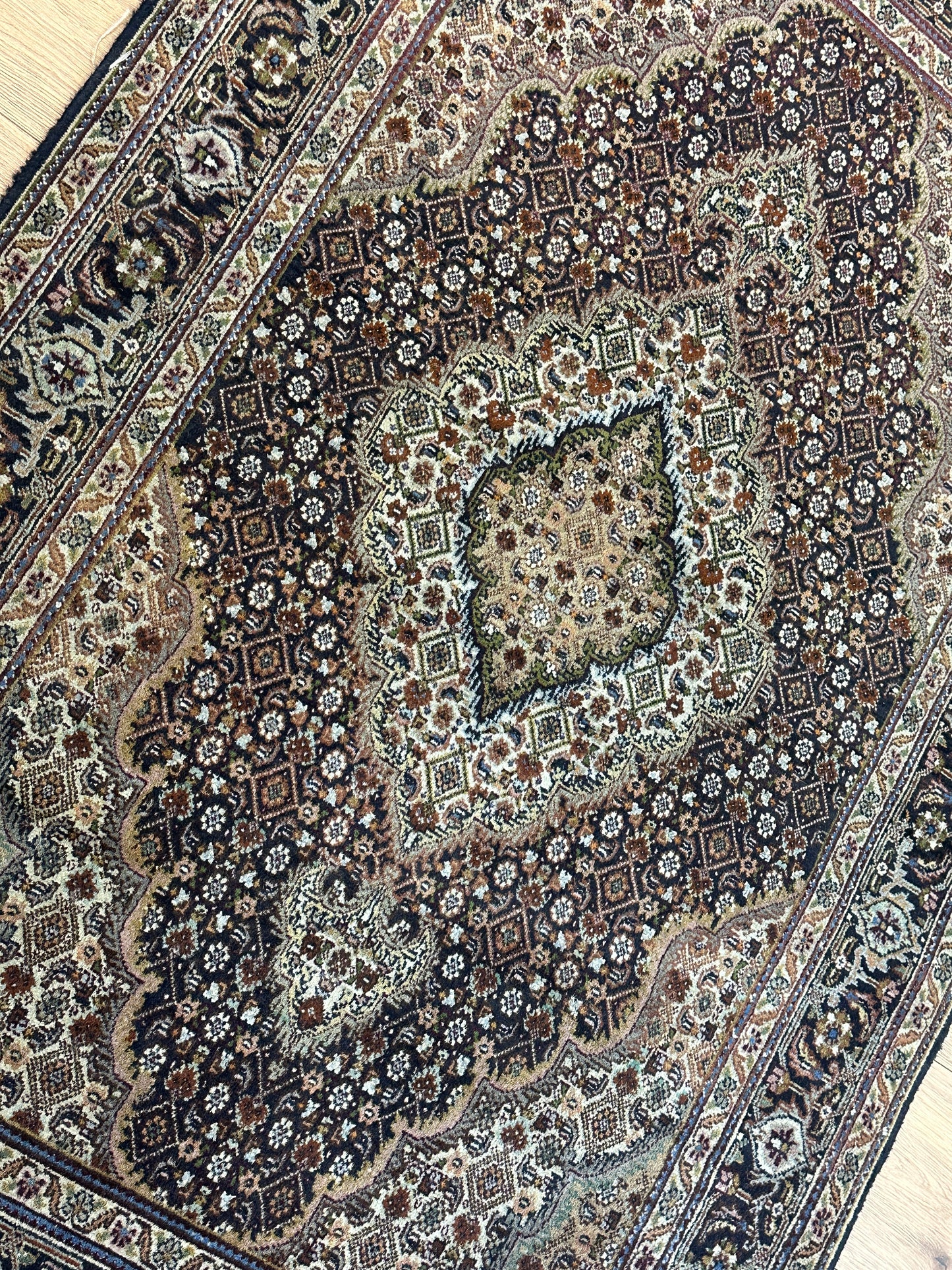 Handgeknüpfter Perser Orientteppich  Täbriz Mahi Kork auf Seide 155x100cm