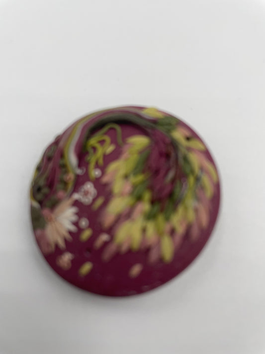 Handgefertigte Brosche mit muster