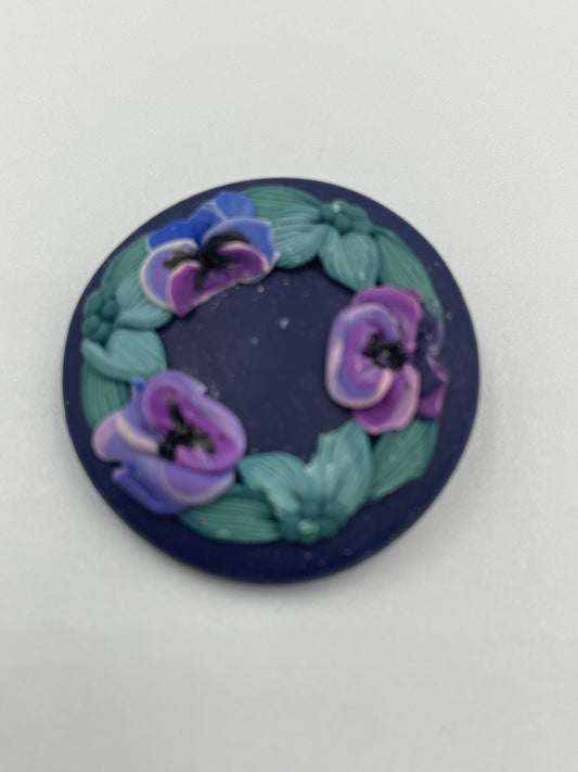 Handgefertigte Brosche mit außergewöhnlichem Muster