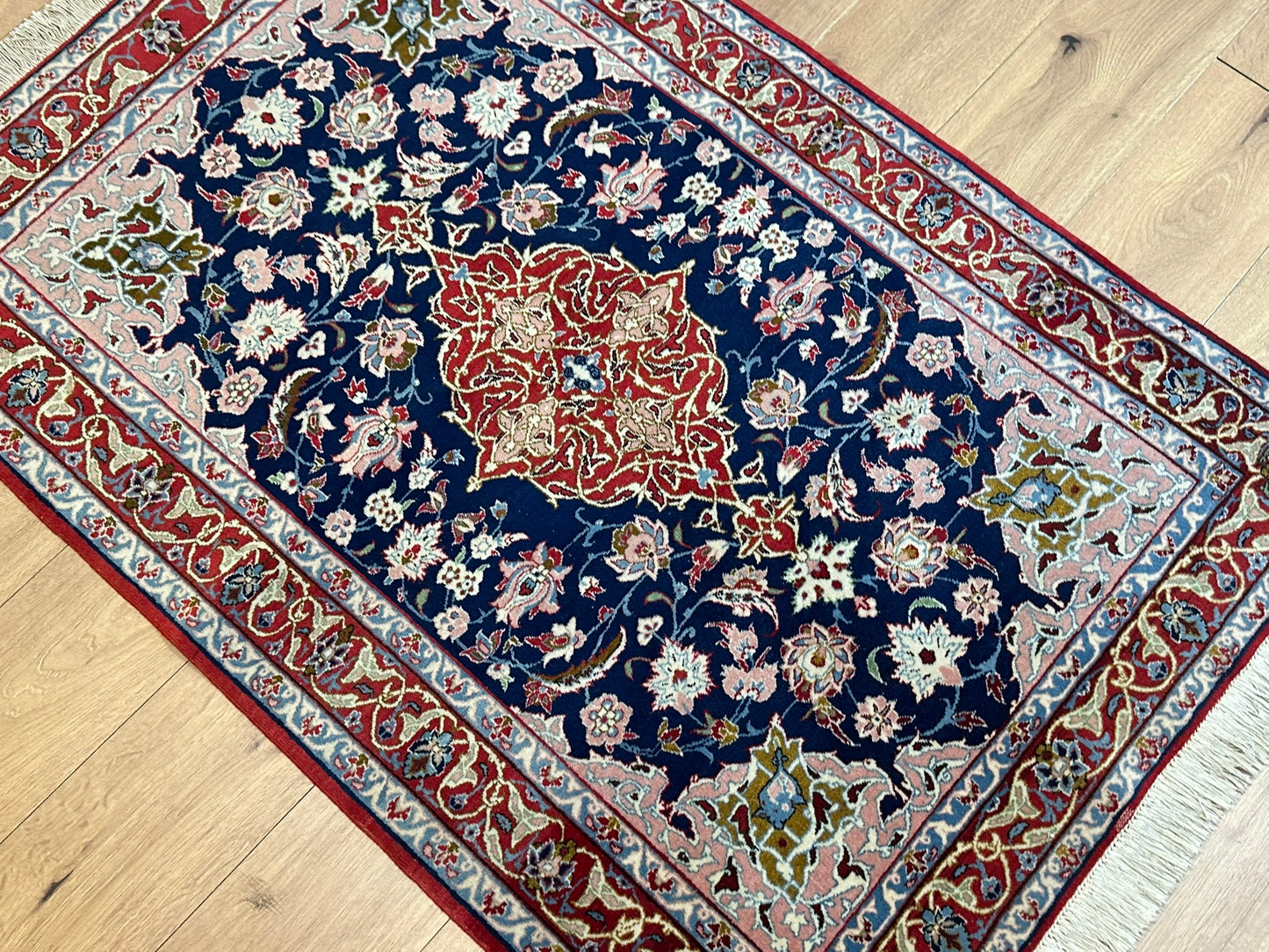 Orientteppich handgeknüpft 155x105 cm Isfahan fein