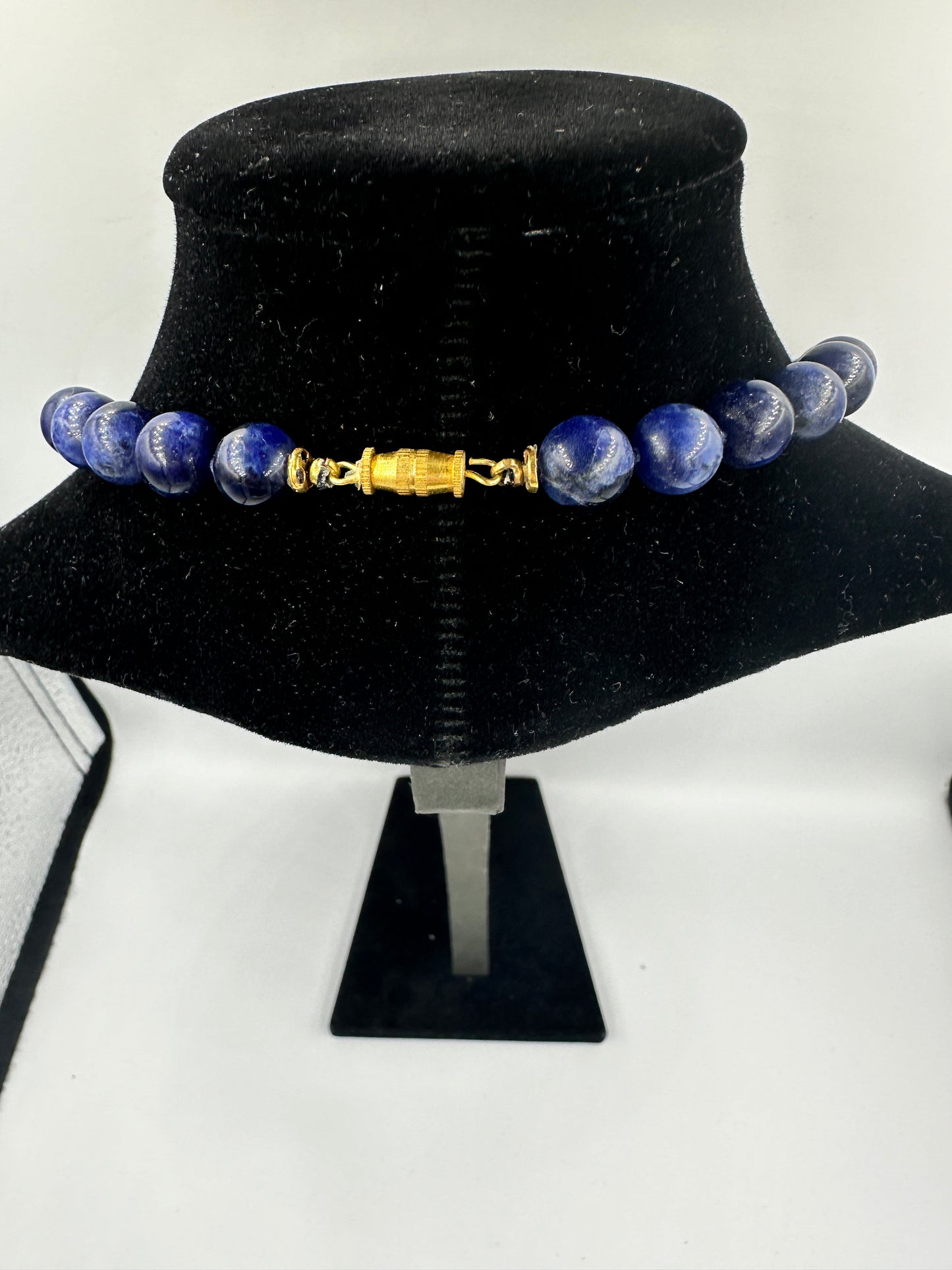 Vintage Blaue Lapislazuli Perlenkette mit goldfarbenem Schraubverschluss
