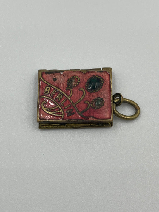 Handgefertigter Bronze-Anhänger mit außergewöhnlichem Muster